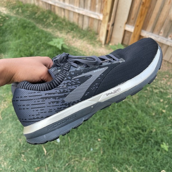 Size 11.5  - Men’s Brooks Ricochet DNA Amp Black /Gray - Picture 1 of 8